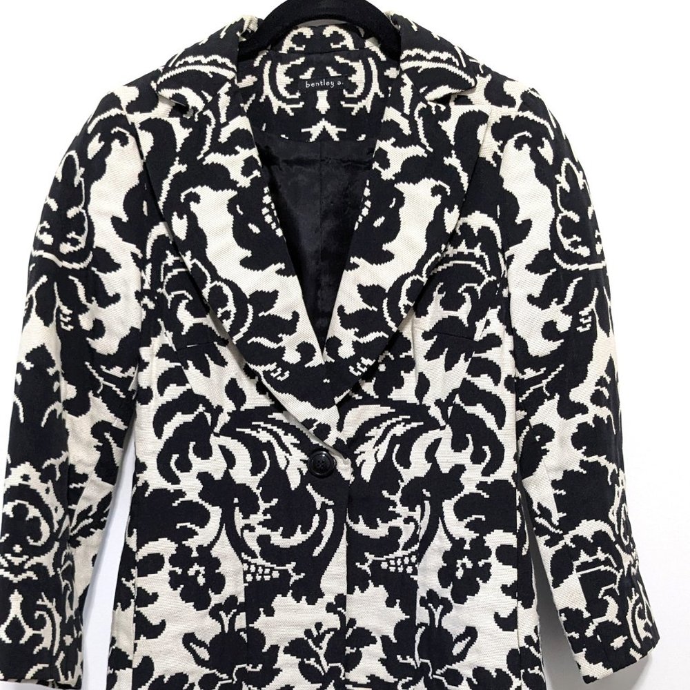 Fingertip length b+w tapestry one-button jacket